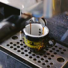 Laden Sie das Bild in den Galerie-Viewer, 2 x Espressotassen 8000Watt inkl. Untertassen